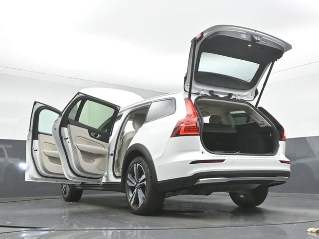 Used 2024 Volvo V60 B5 Cross Country Plus image 56