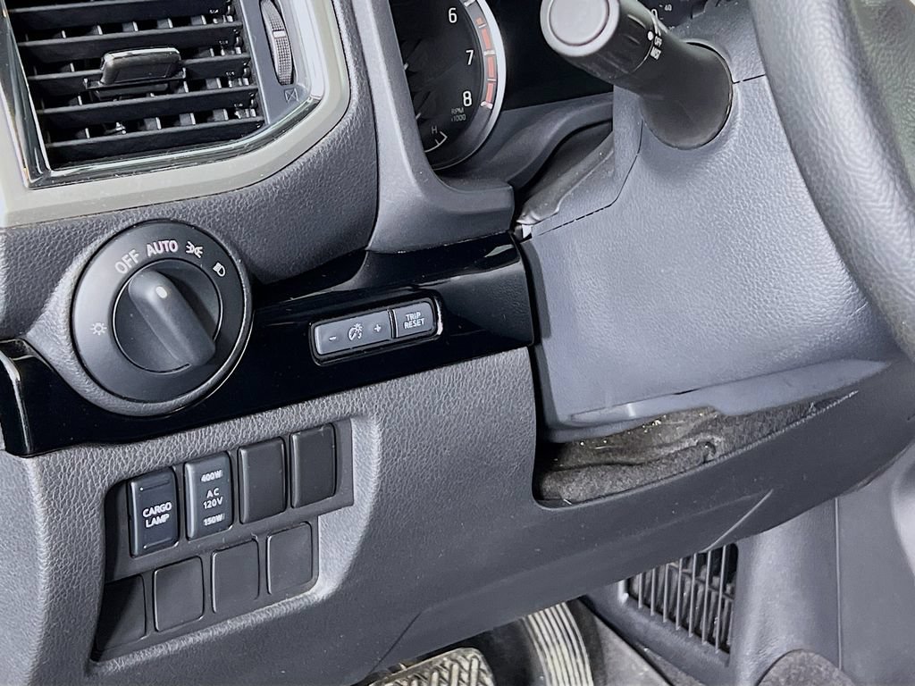 Used 2021 Nissan Titan SV w/ SV Convenience Package AWD/4WD image 9