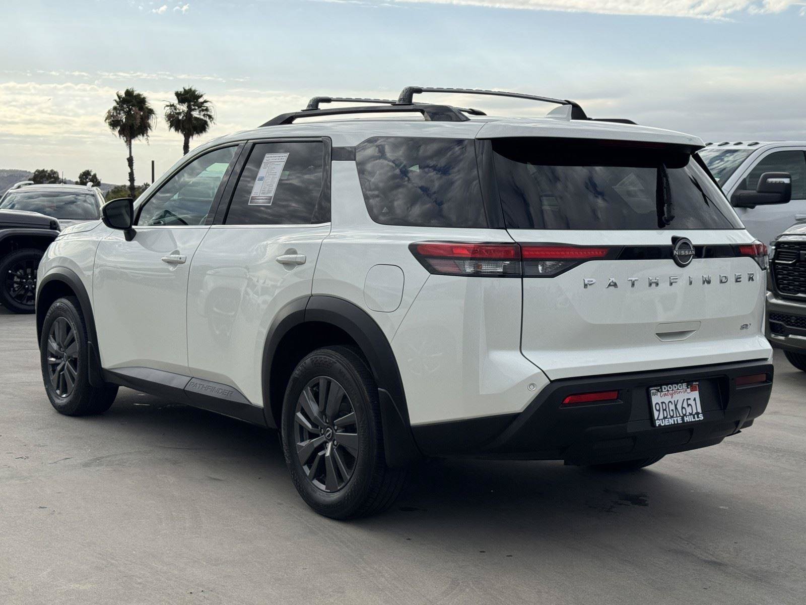 Used 2022 Nissan Pathfinder SV FWD image 4