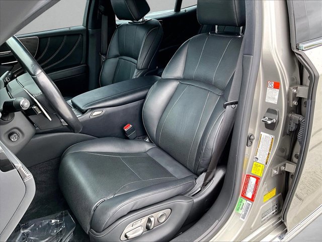Used 2021 Lexus LS 500 w/ Accessory Package (Z2) RWD image 27