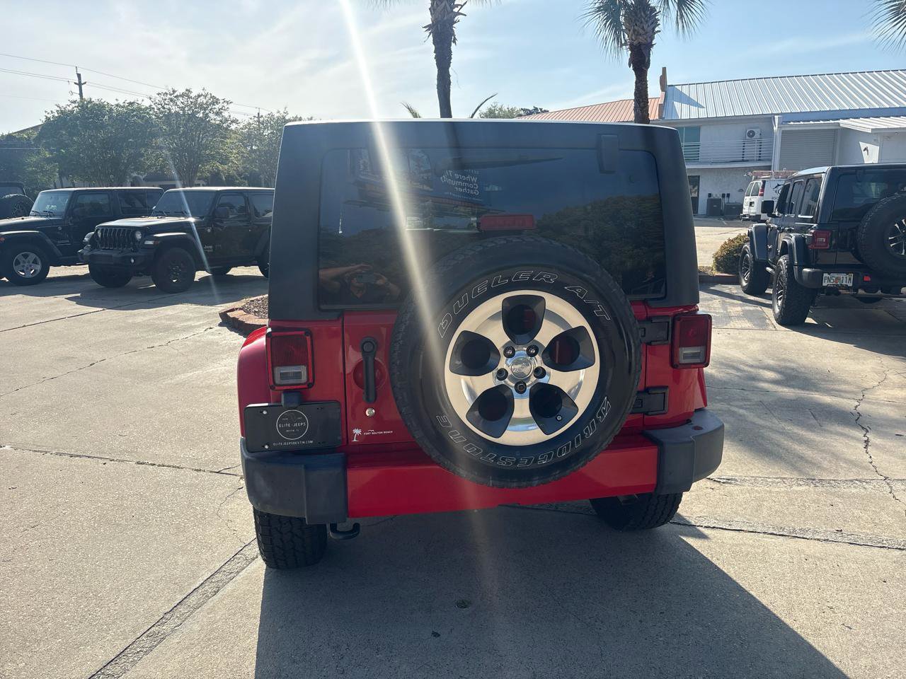 Used 2018 Jeep Wrangler Unlimited Sahara AWD/4WD image 7