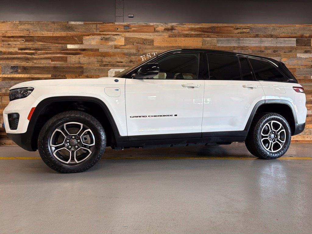 Used 2023 Jeep Grand Cherokee Trailhawk w/ Luxury Tech Group III AWD/4WD image 4