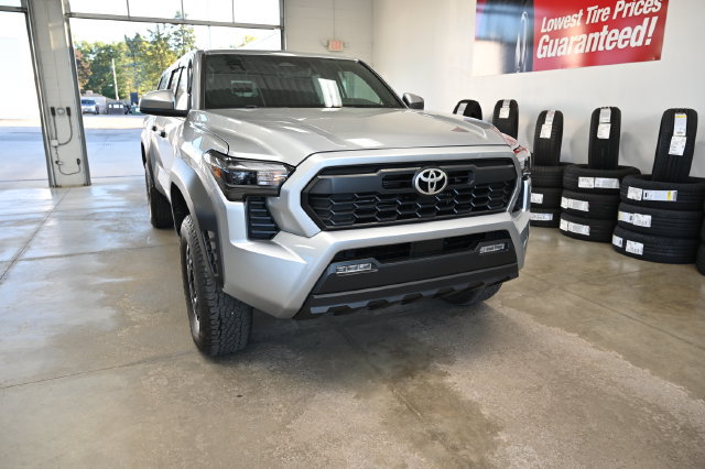 Used 2024 Toyota Tacoma TRD Off-Road AWD/4WD image 3