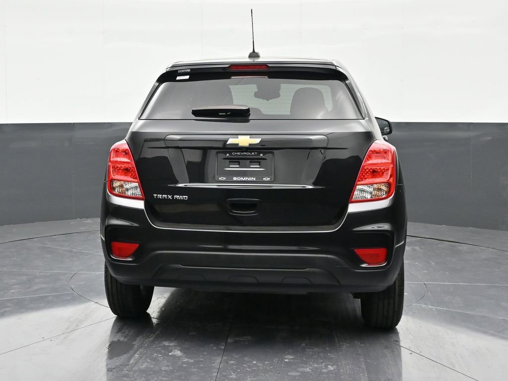 Used 2022 Chevrolet Trax LS w/ Tint and Cruise Package image 4