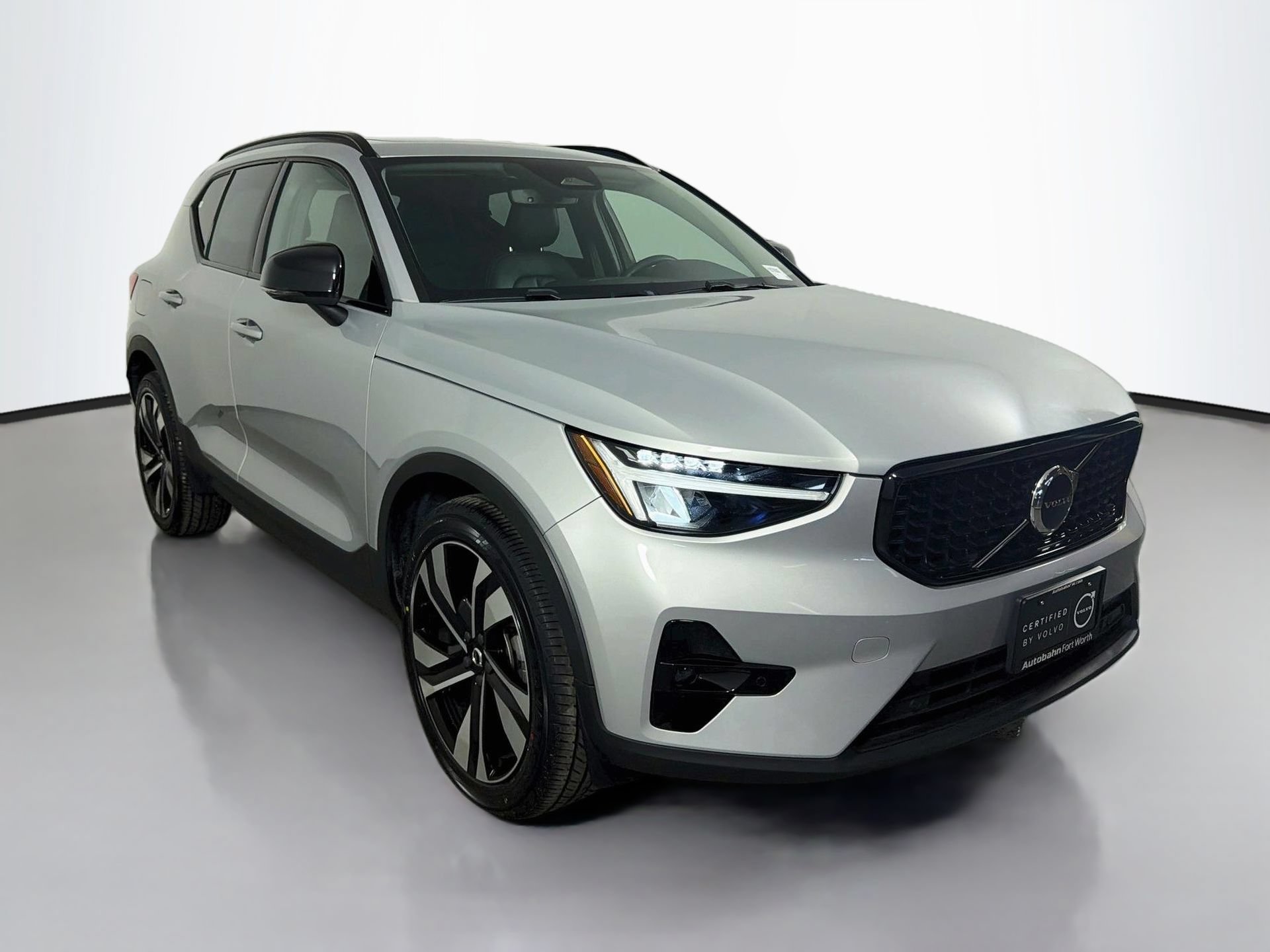 Certified 2023 Volvo XC40 B5 Plus w/ Protection Package Premier AWD/4WD image 3