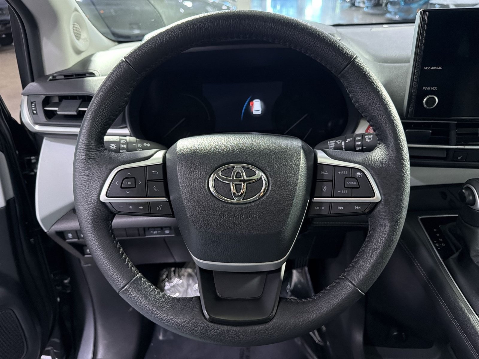 Used 2025 Toyota Sienna XLE w/ XLE Plus Package FWD image 20
