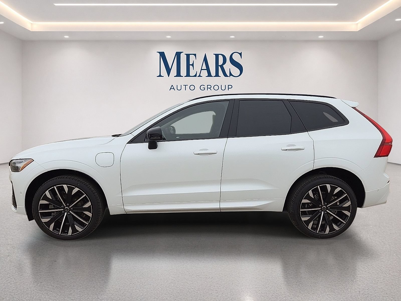New 2026 Volvo XC60 T8 Ultra w/ Protection Package Premier AWD/4WD image 2