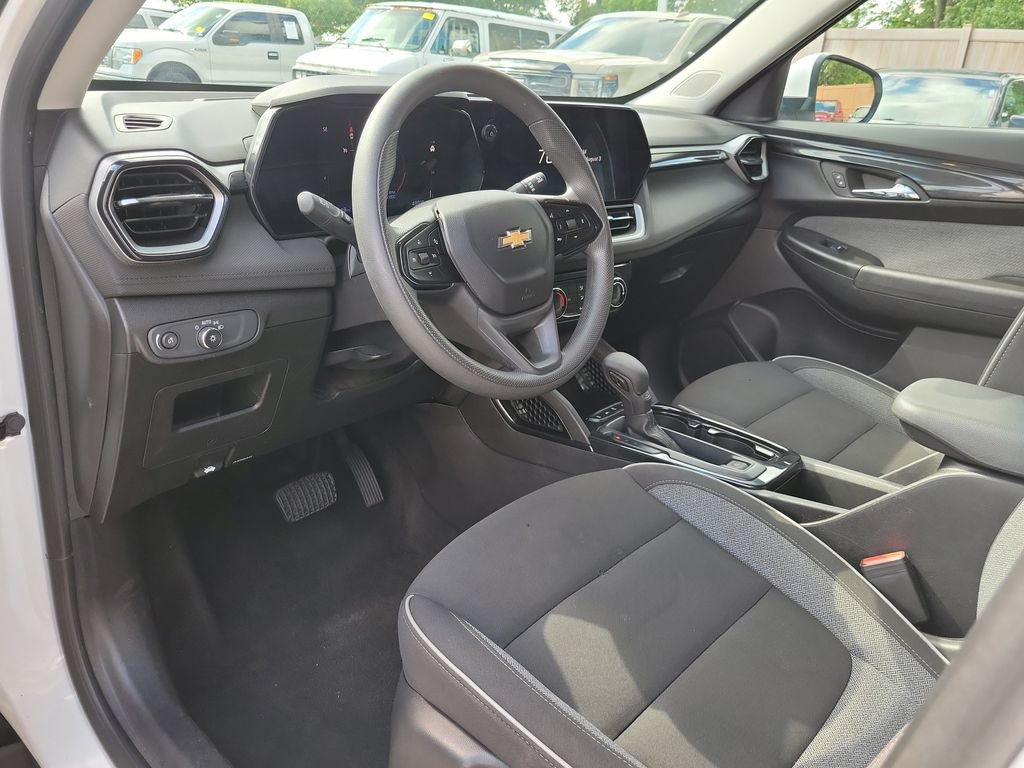 Used 2025 Chevrolet TrailBlazer LT AWD/4WD image 22