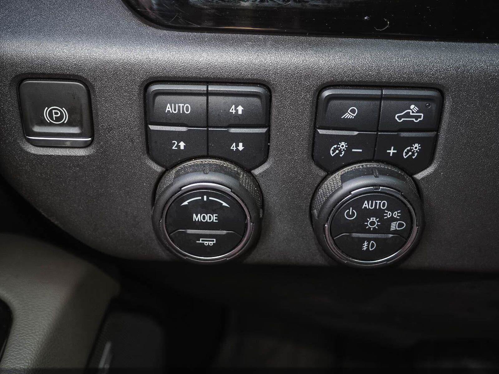 Used 2022 Chevrolet Silverado 1500 ZR2 w/ Technology Package AWD/4WD image 21
