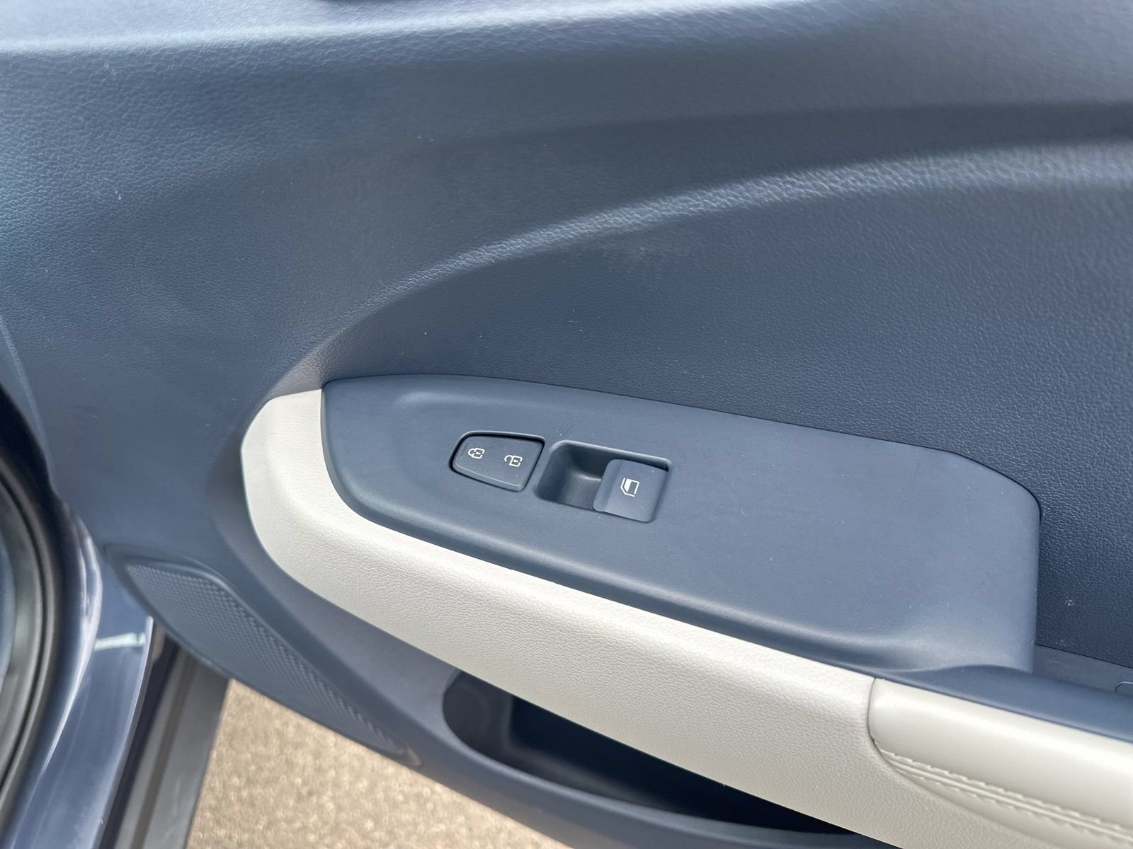 Used 2025 Hyundai Venue Limited FWD image 35