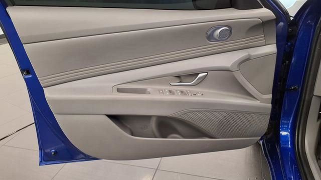 Used 2025 Hyundai Elantra SEL image 15