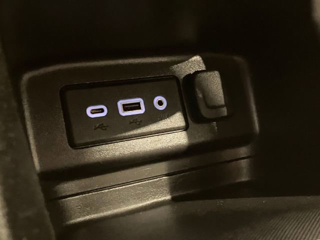 Used 2020 Chevrolet Equinox LS image 26