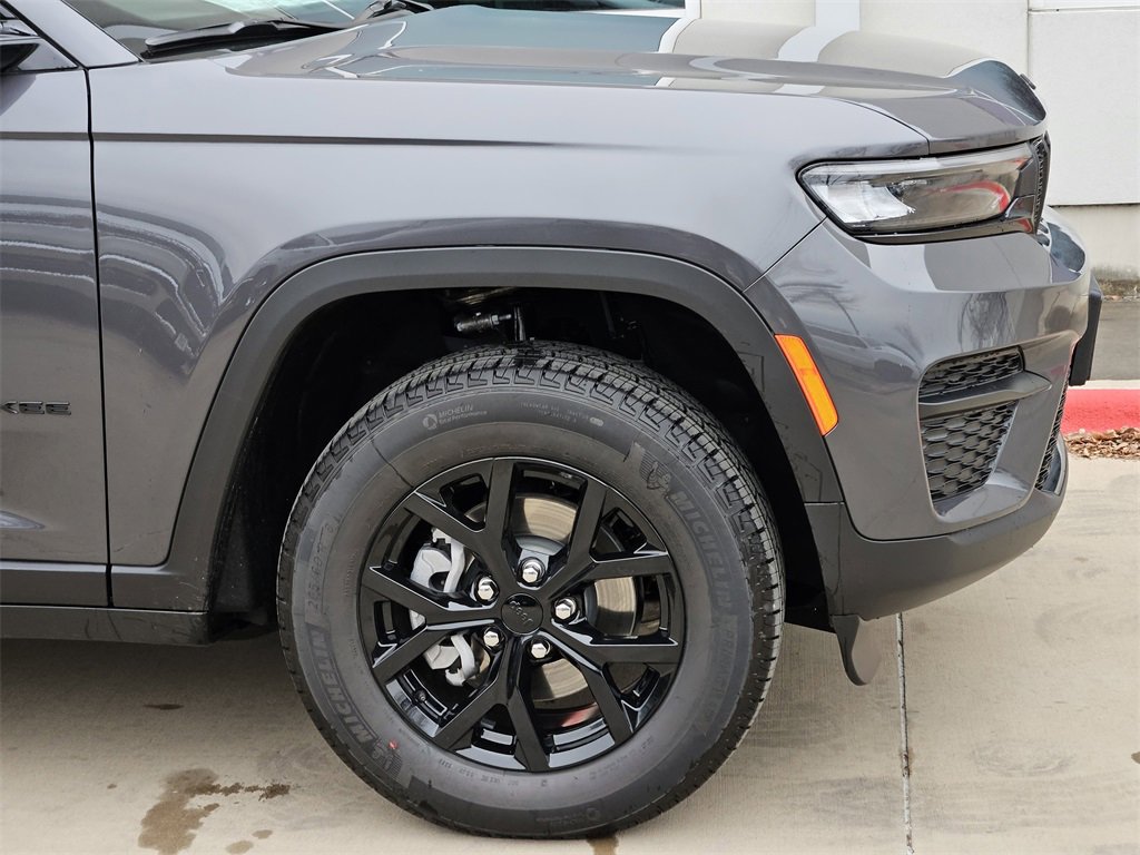 New 2025 Jeep Grand Cherokee Altitude image 7