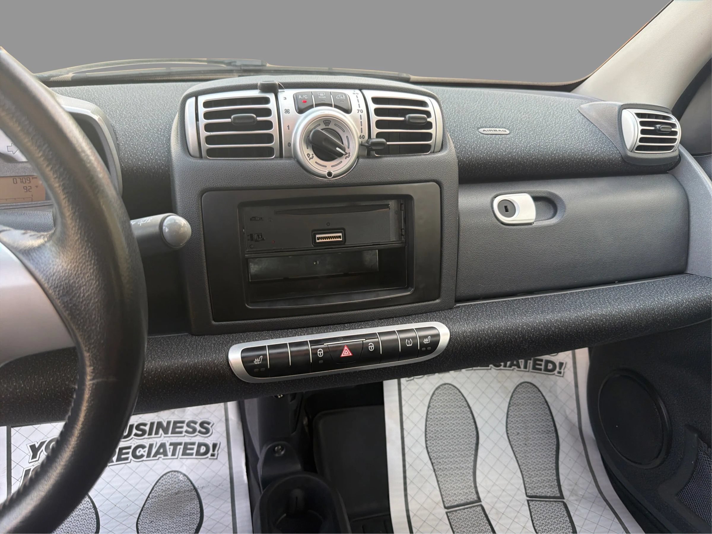 Used 2009 smart fortwo passion RWD image 29