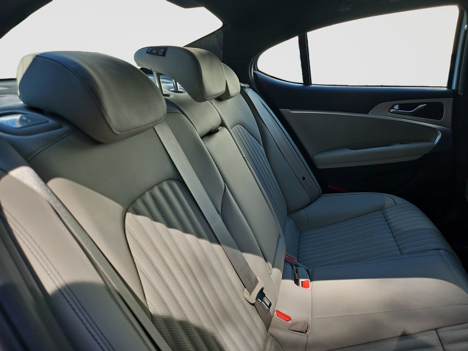 Used 2023 Genesis G70 2.0T w/ Sport Prestige Package RWD image 46