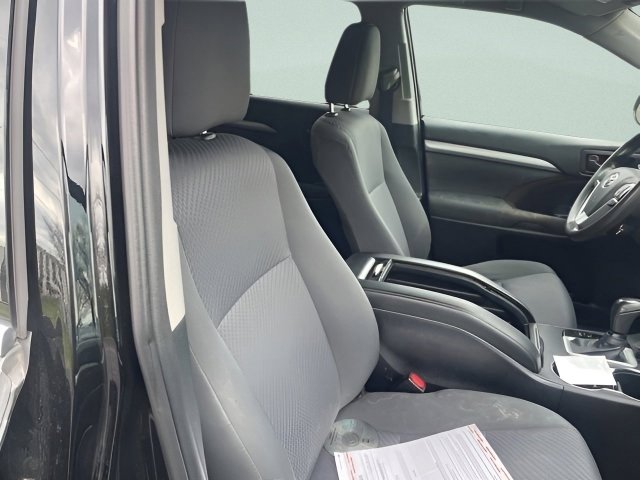 Used 2019 Toyota Highlander LE image 8