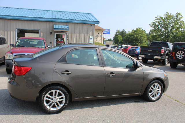 Used 2011 Kia Forte EX w/ Premium Pkg image 2