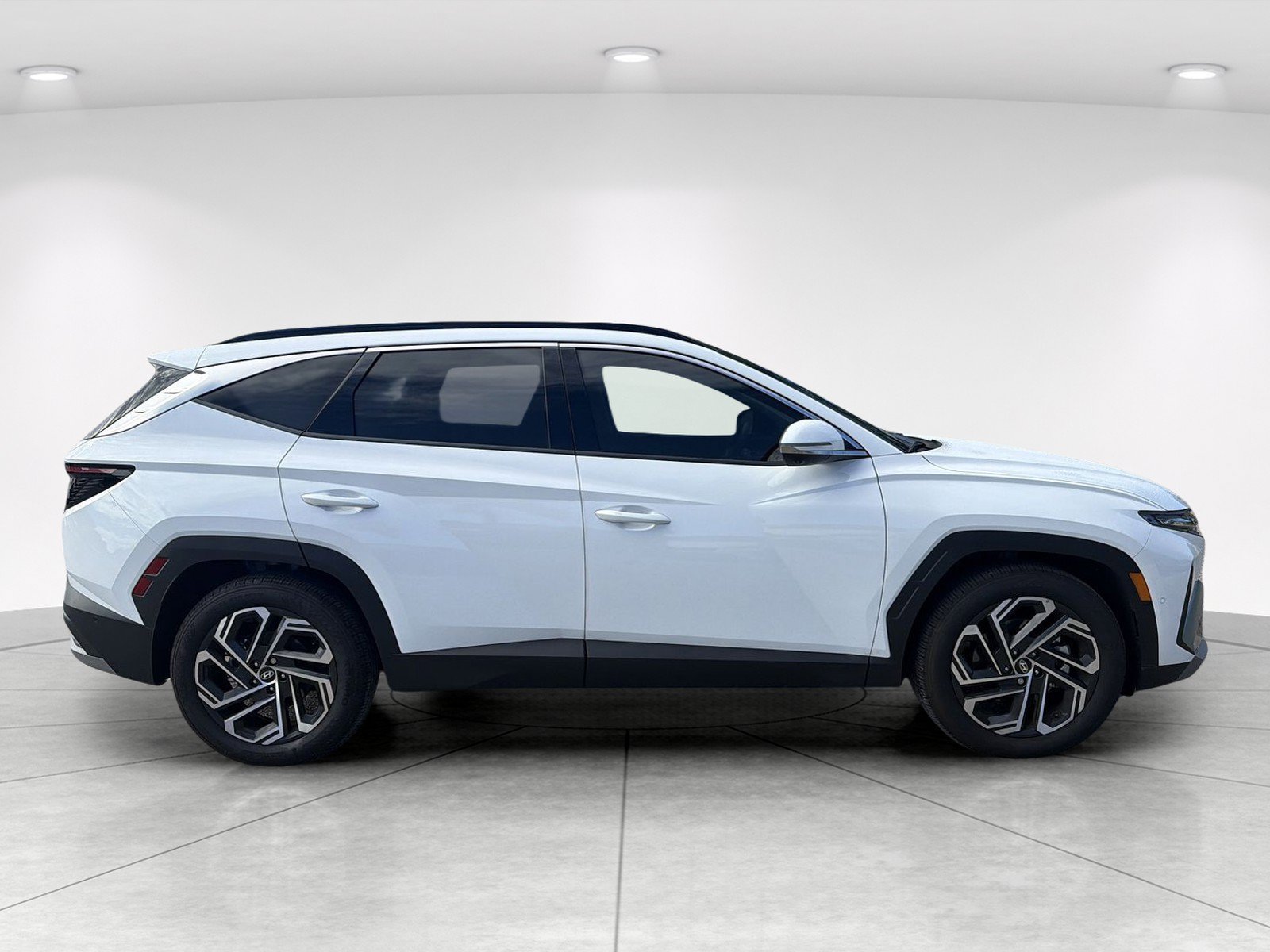 Used 2025 Hyundai Tucson Limited FWD image 3