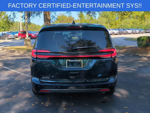 Certified 2023 Chrysler Pacifica Limited w/ Uconnect Theater Family Group FWD image 4