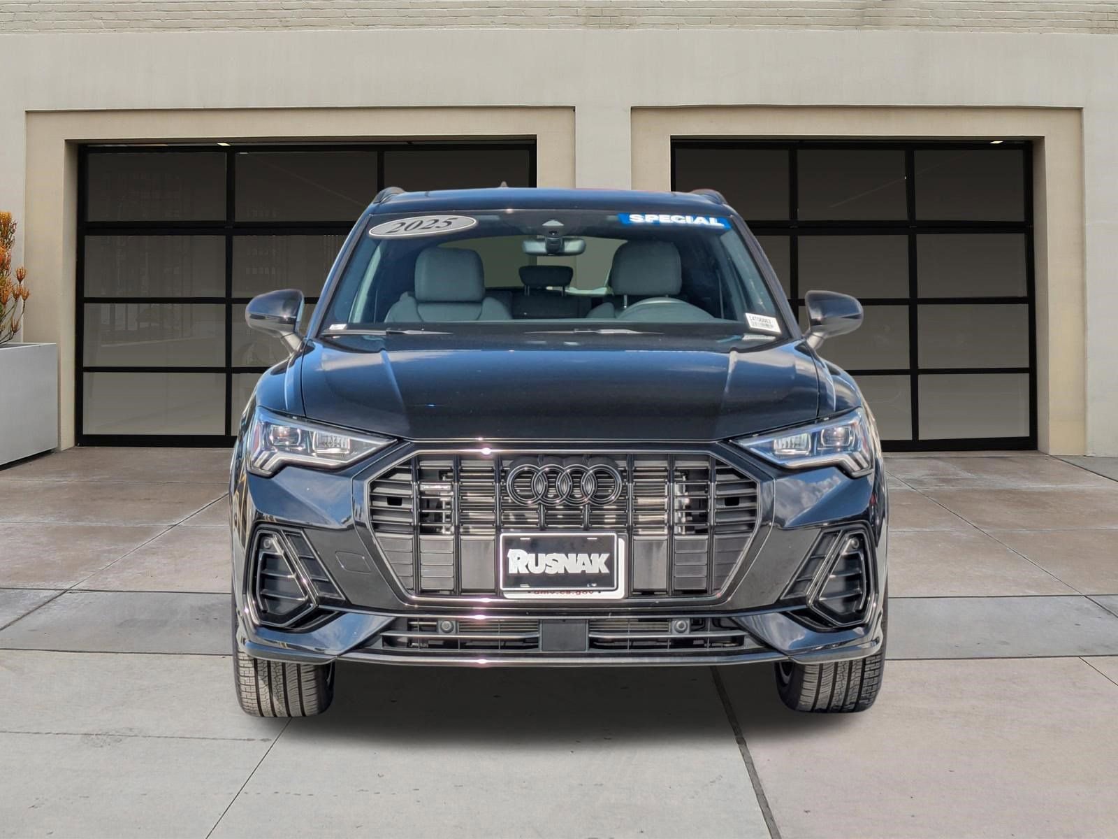 Used 2025 Audi Q3 2.0T Premium w/ Black Optic Sport Package image 6