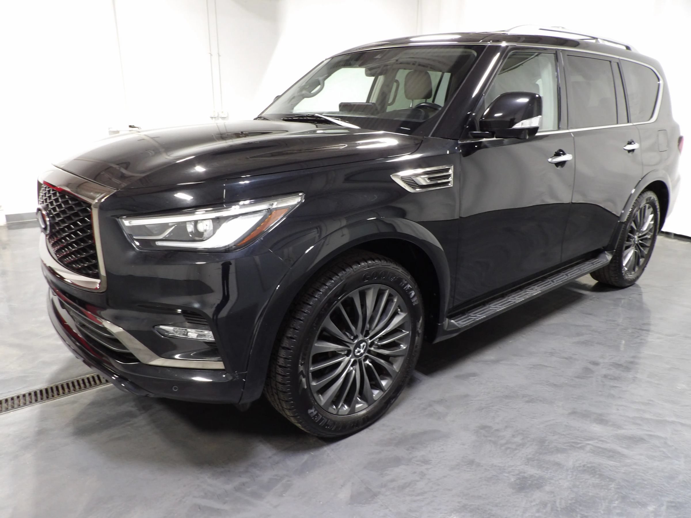 Used 2023 INFINITI QX80 Premium Select w/ Cargo Package AWD/4WD image 5