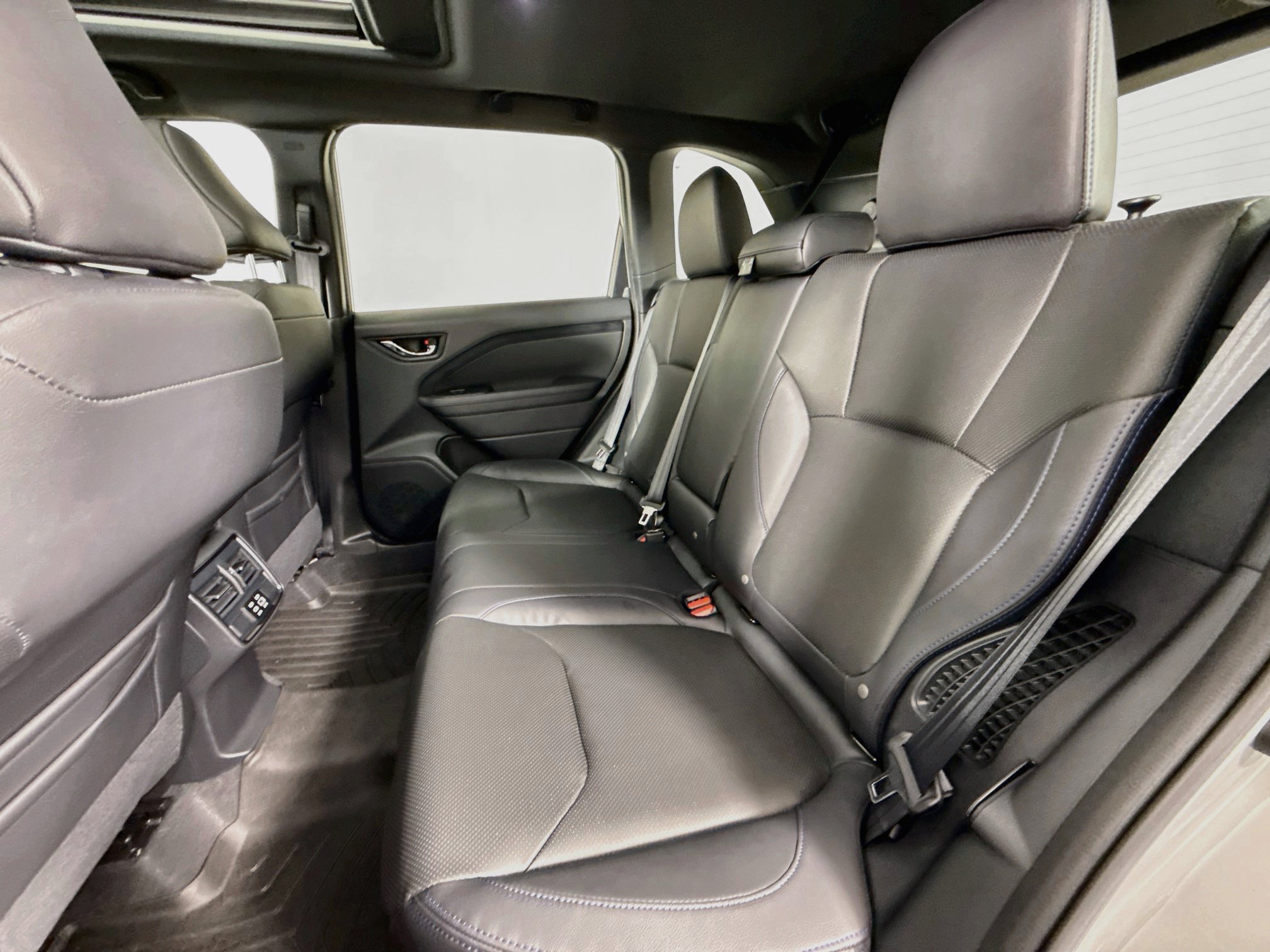 Used 2025 Subaru Forester Limited AWD/4WD image 24