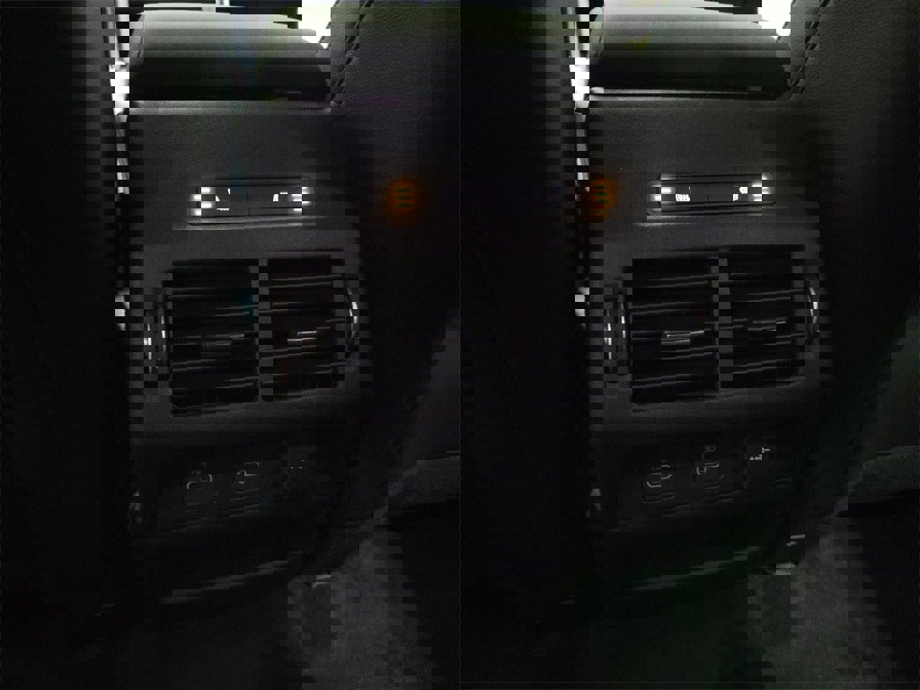 New 2025 Land Rover Discovery Sport Dynamic SE image 23