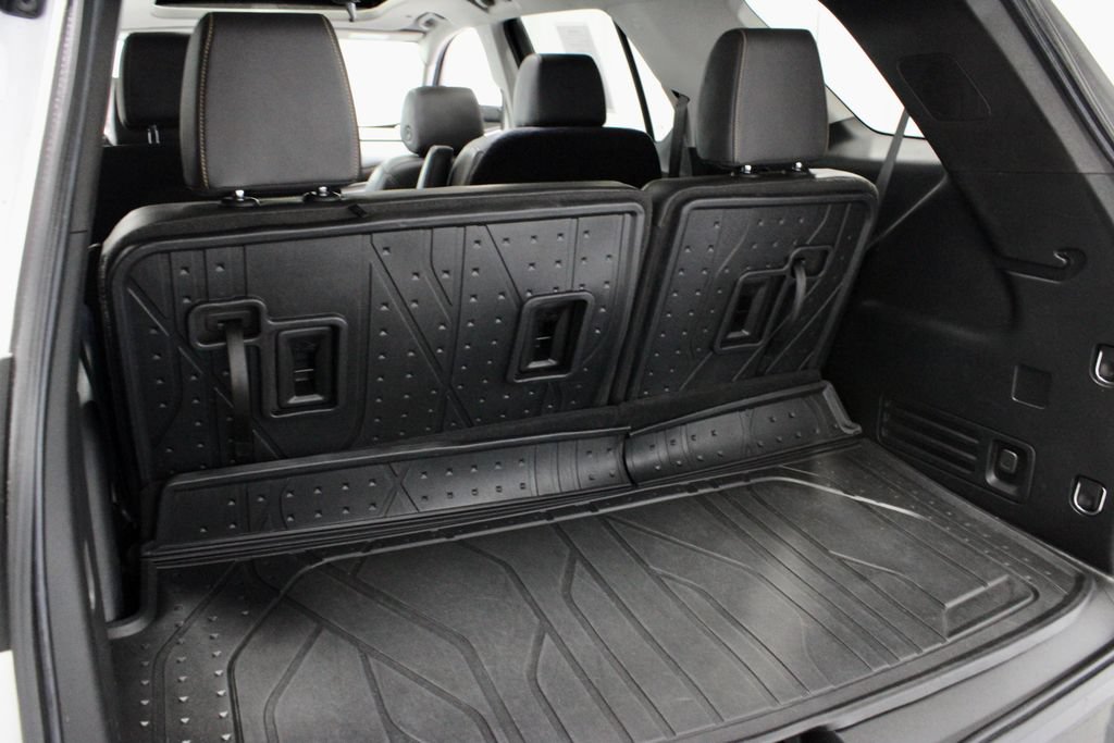 Used 2021 Chevrolet Traverse Premier w/ Redline Edition AWD/4WD image 15