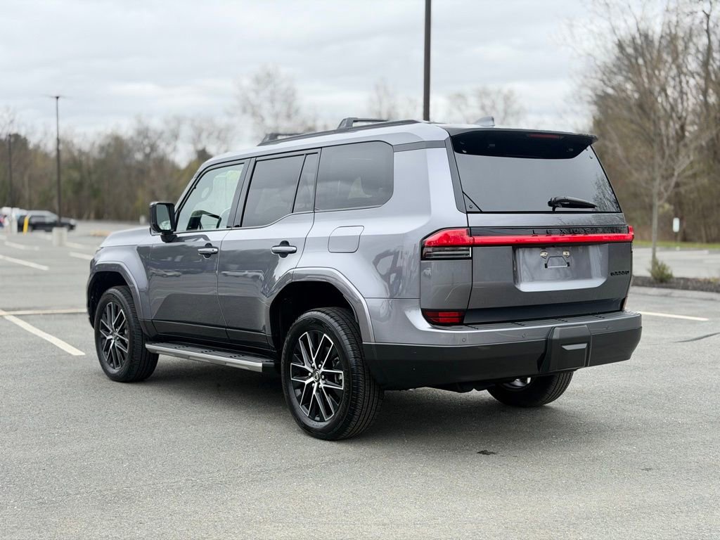 Used 2024 Lexus GX 550 w/ Accessory Package (Z1) image 4