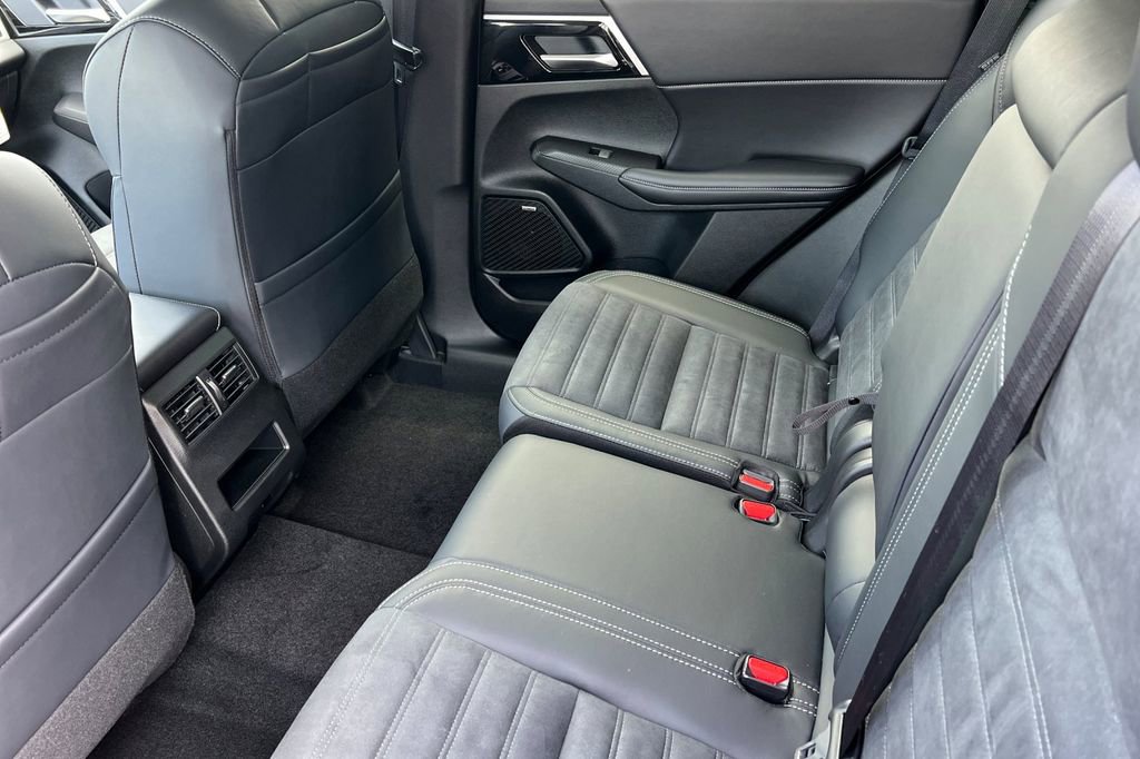 New 2026 Mitsubishi Outlander SE AWD/4WD image 13