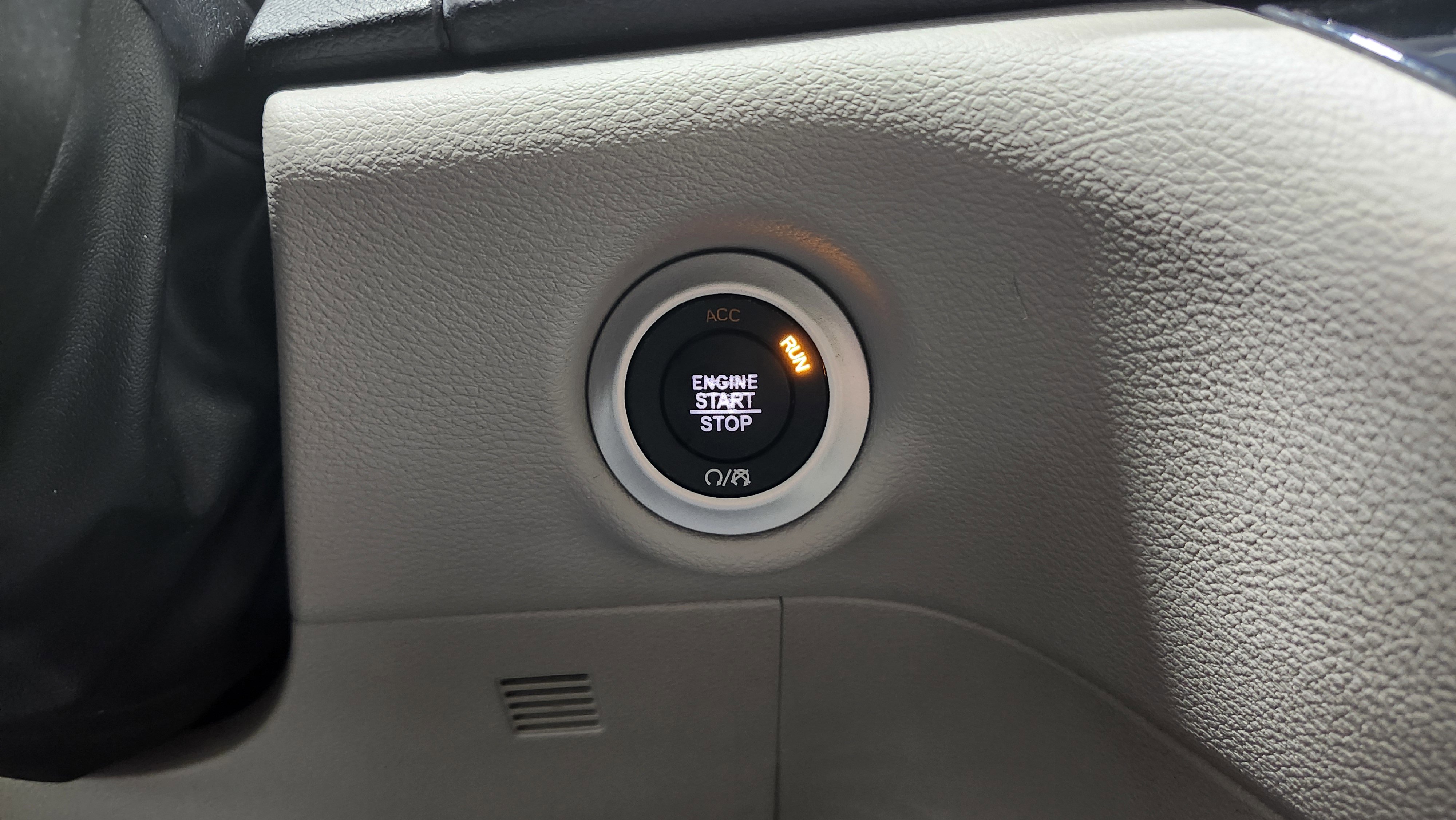 Used 2018 Chrysler Pacifica Touring-L image 8