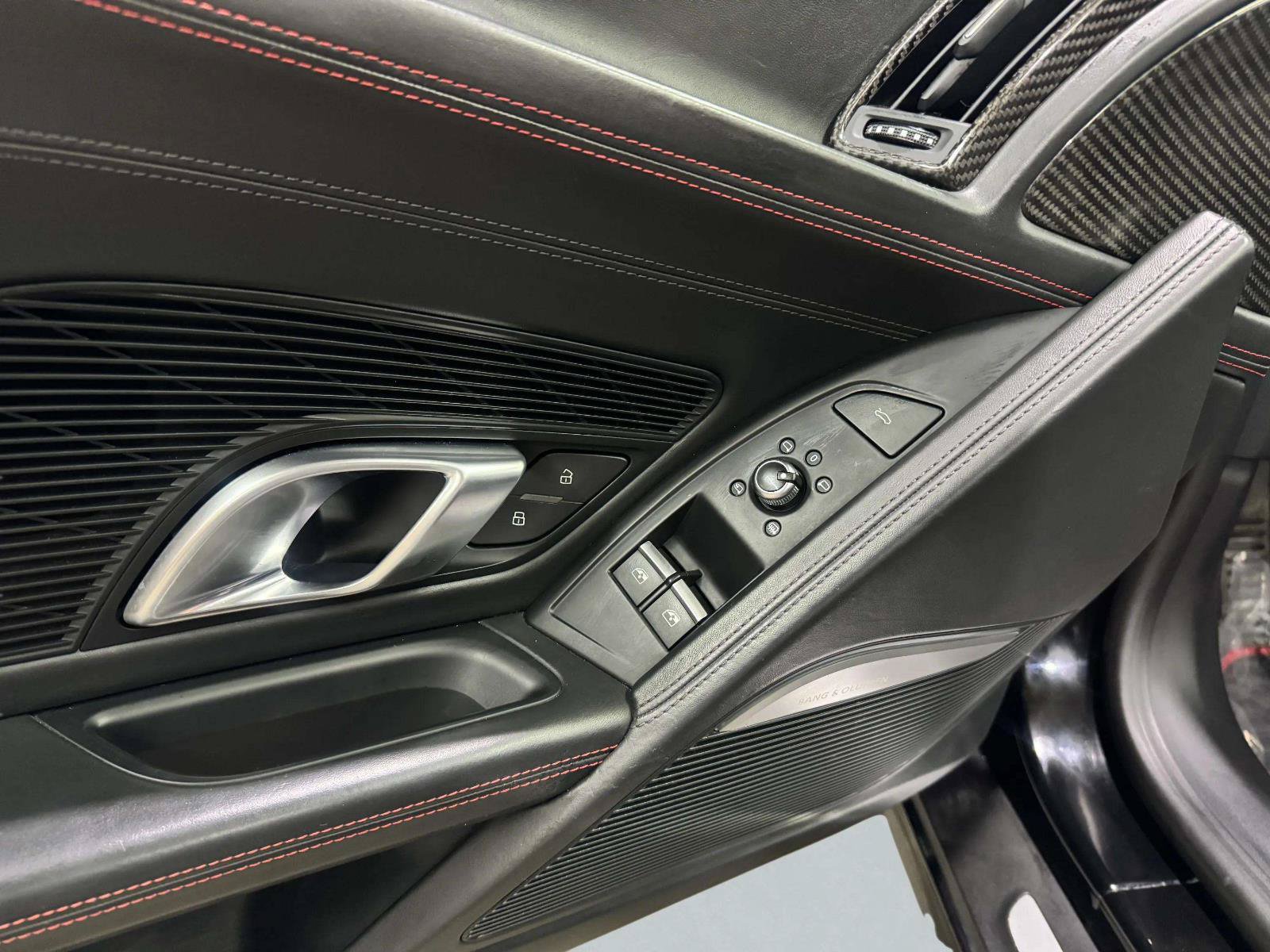 Used 2017 Audi R8 V10 w/ Carbon Exterior Package AWD/4WD image 34