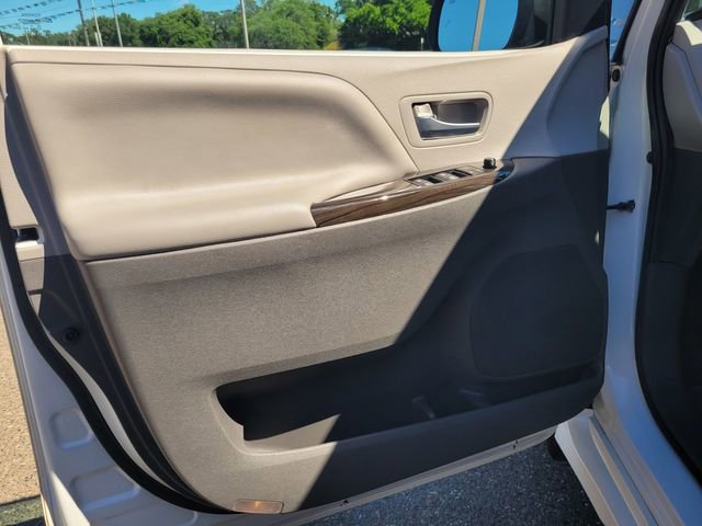 Used 2020 Toyota Sienna XLE image 16