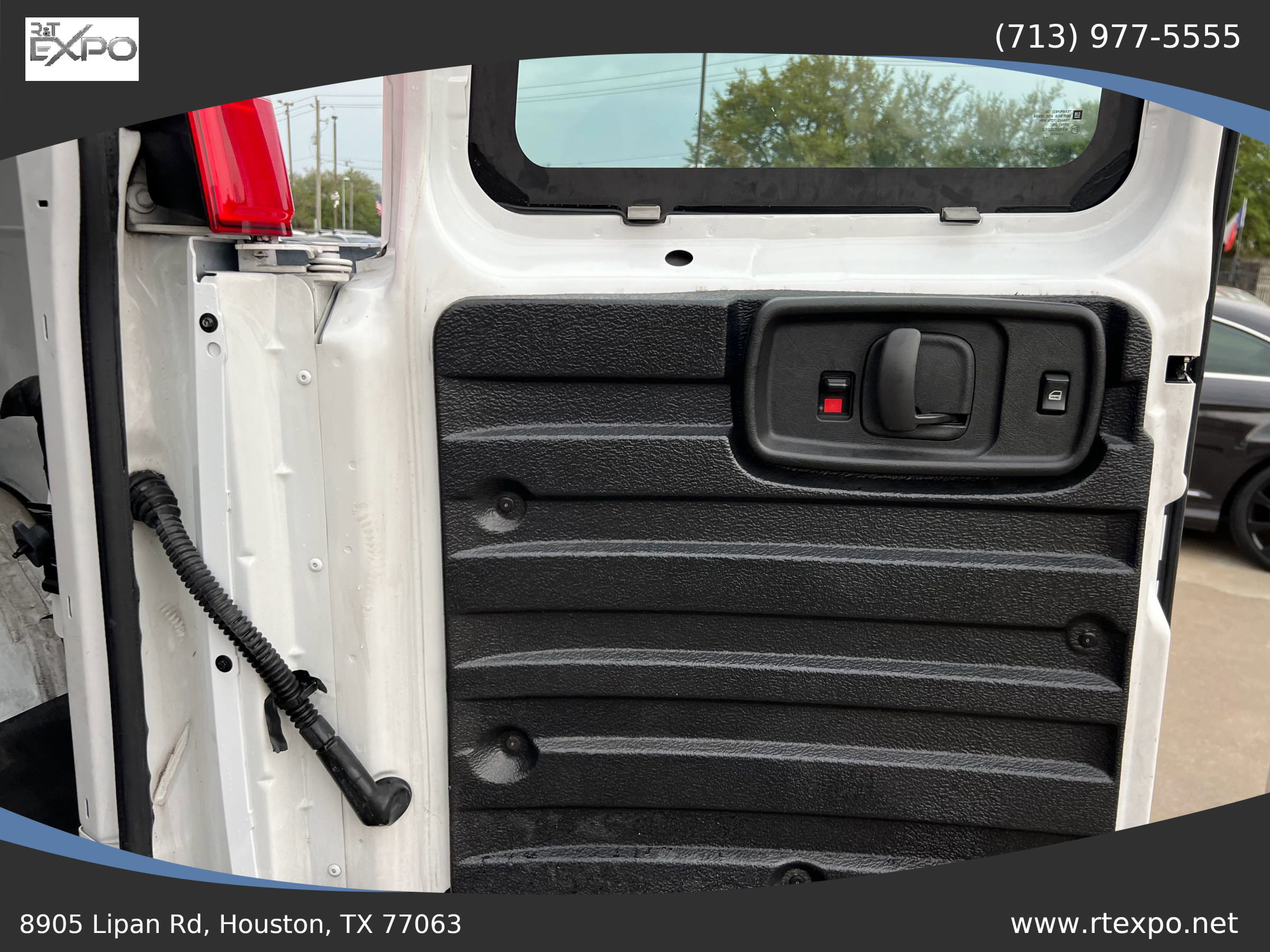 Used 2021 Chevrolet Express 2500 w/ Driver Convenience Package image 32