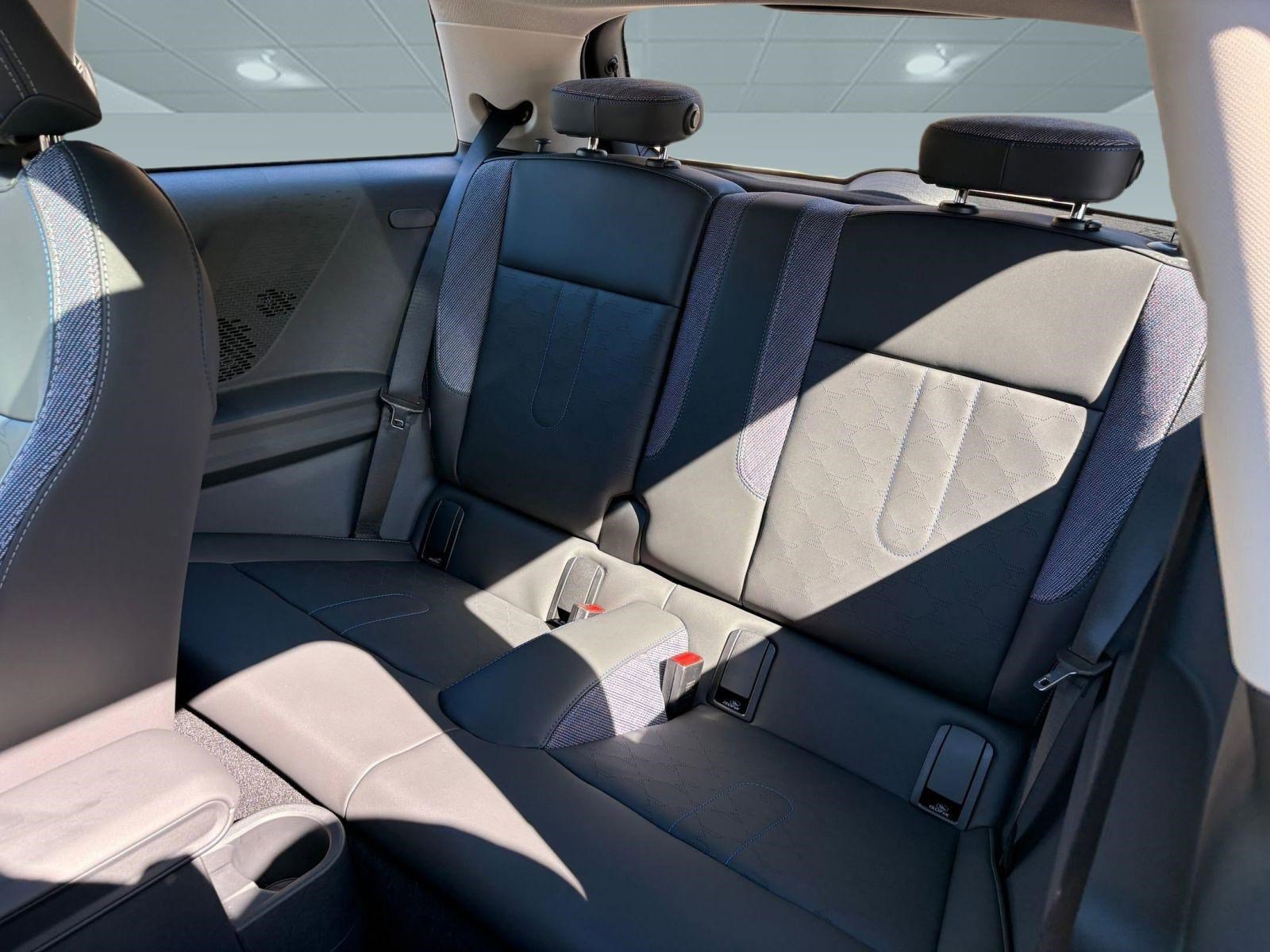 New 2026 MINI Cooper 2-Door Hardtop image 22