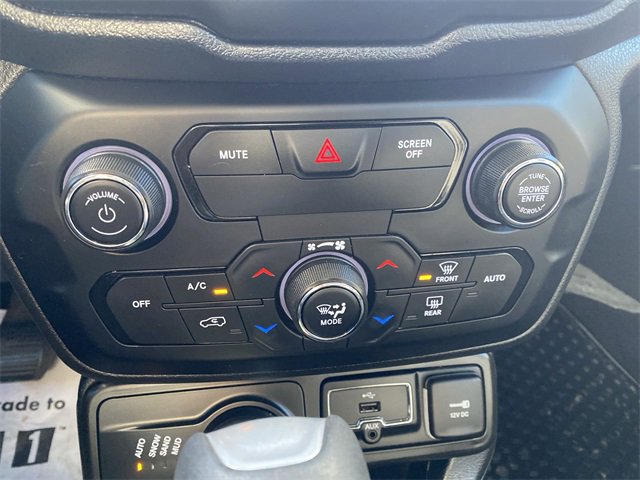Used 2019 Jeep Renegade Latitude w/ UConnect 8.4 Nav Group image 19