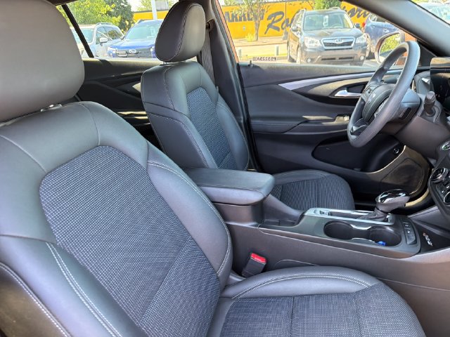 Used 2025 Buick Envista Preferred w/ Convenience II Package FWD image 25