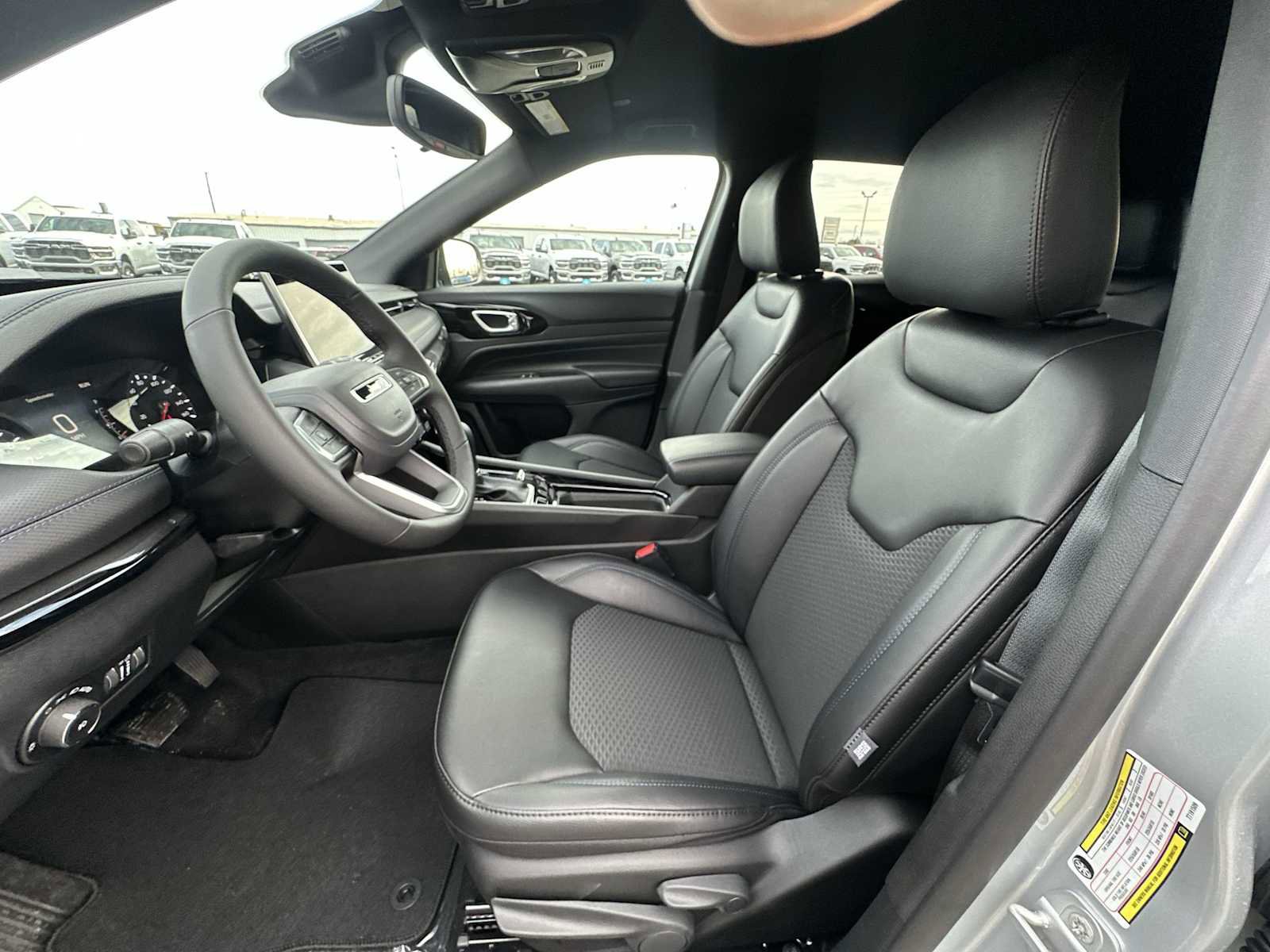 New 2026 Jeep Compass Latitude image 13