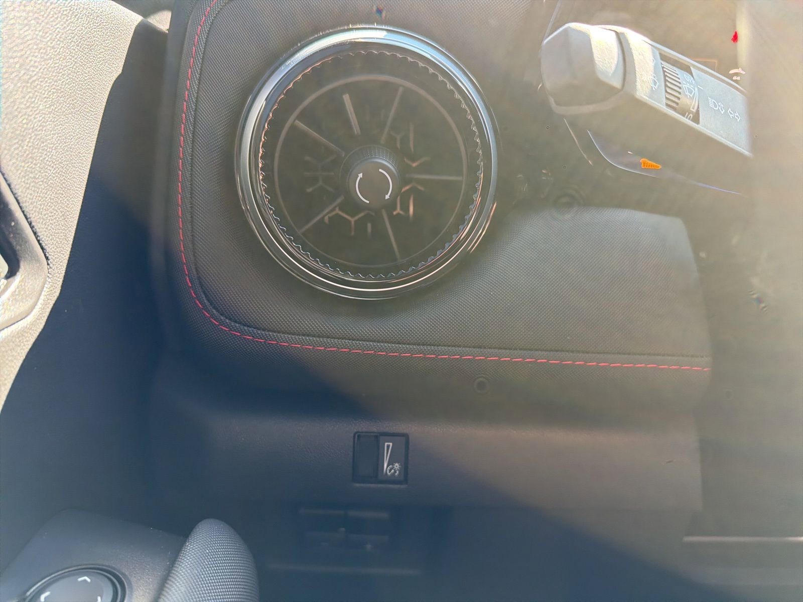 Used 2024 Chevrolet Colorado Z71 w/ LPO, Dark Essentials Package image 18