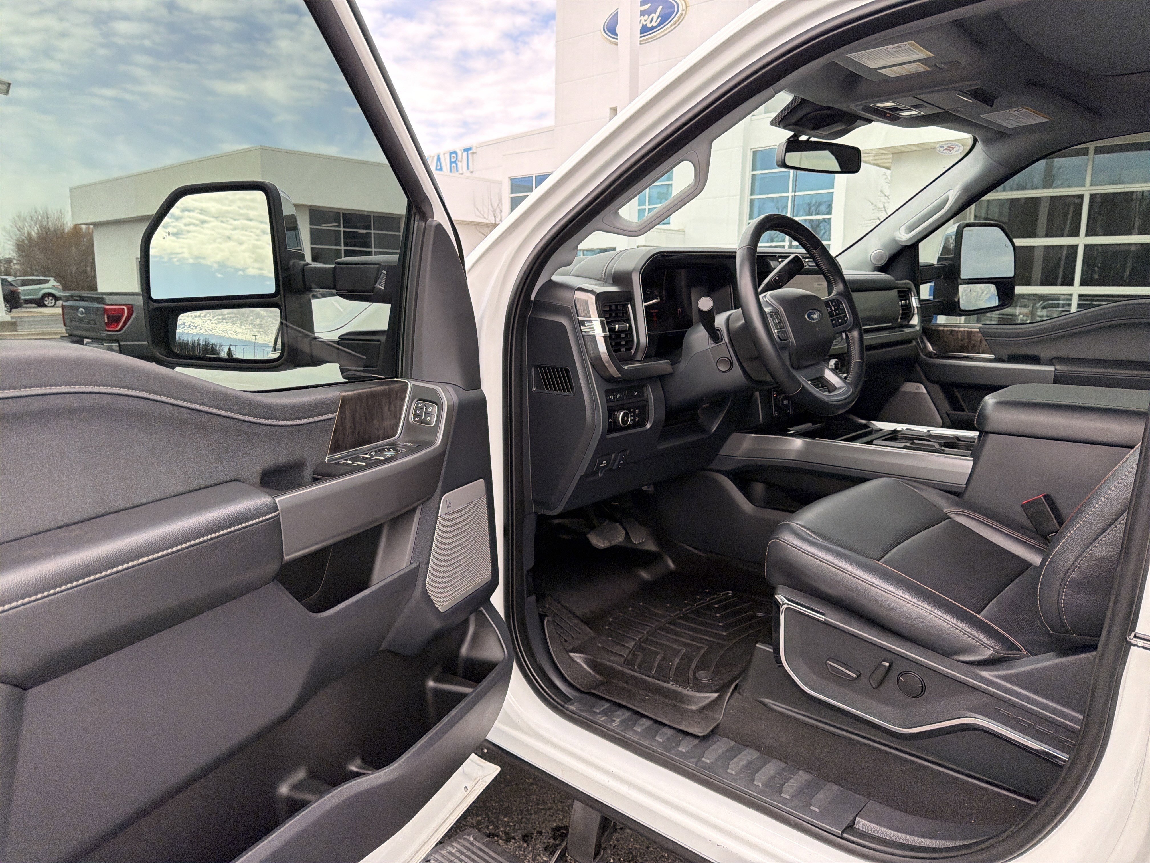 Used 2024 Ford F250 Lariat w/ Lariat Ultimate Package image 27