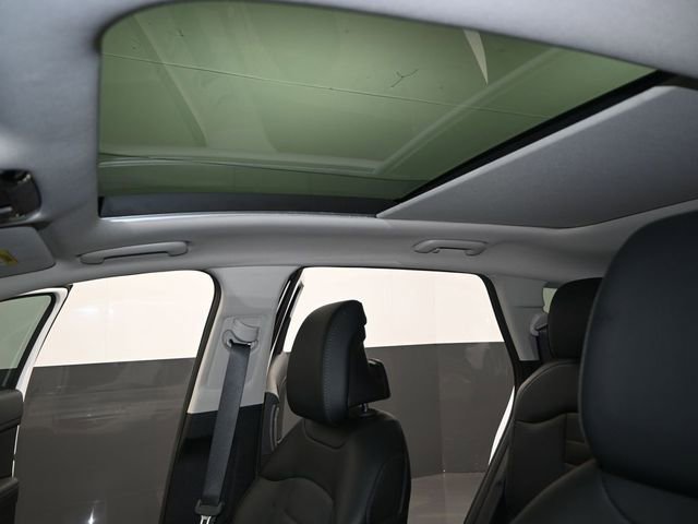 Used 2025 Kia Sportage SX image 9