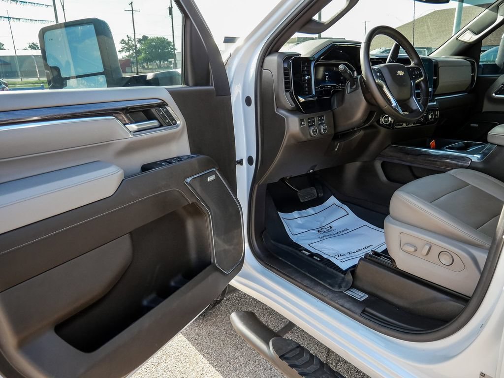 Used 2024 Chevrolet Silverado 2500 LTZ w/ LTZ Convenience Package AWD/4WD image 33