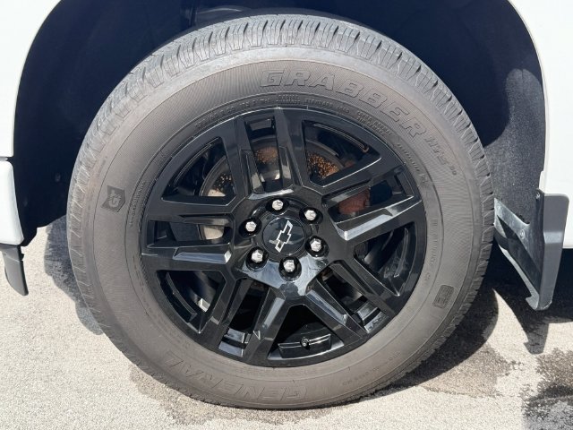 Used 2025 Chevrolet Silverado 1500 Custom w/ LPO, Dark Essentials Package RWD image 9