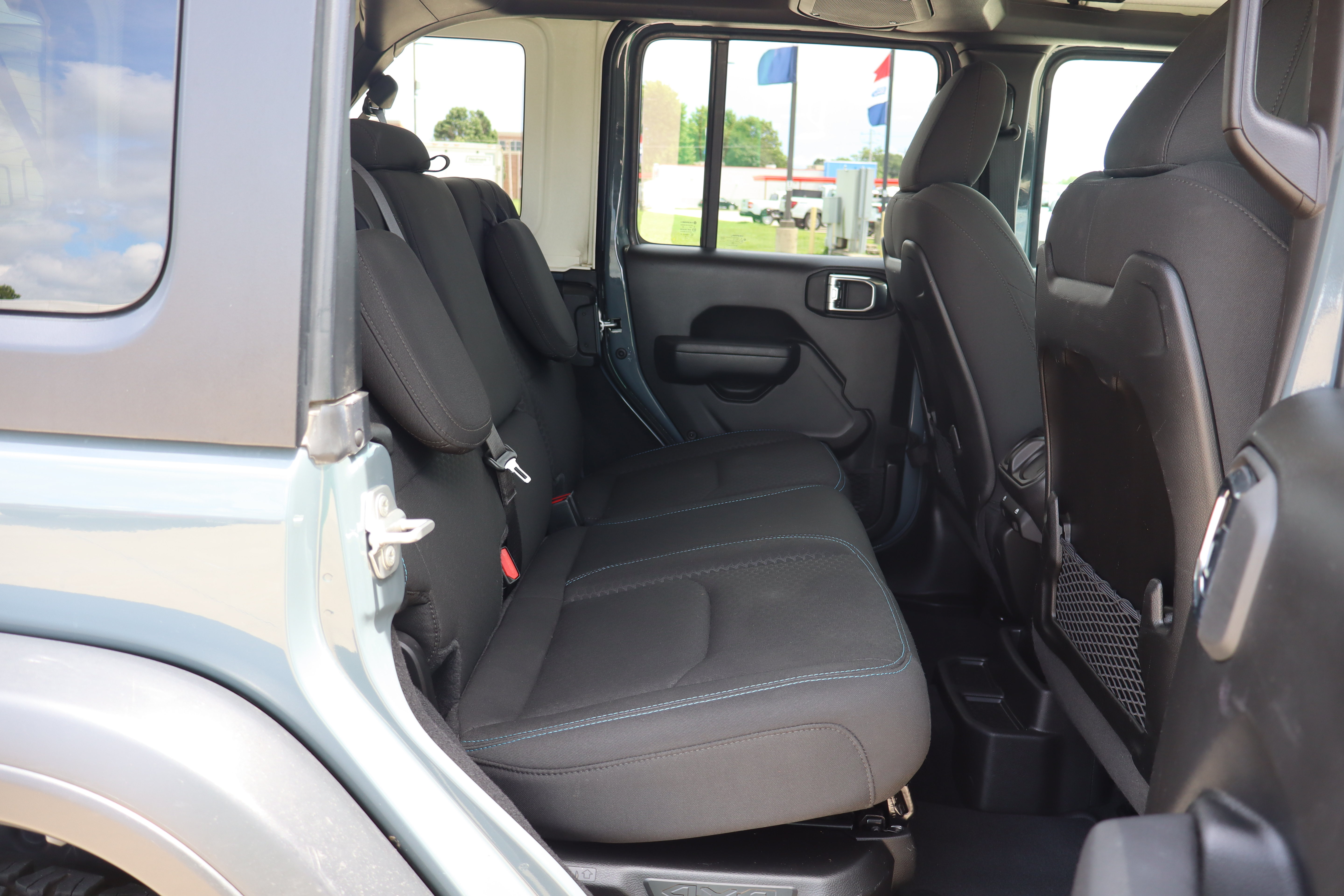 Used 2025 Jeep Wrangler Unlimited Rubicon 4xe w/ Safety Group AWD/4WD image 11