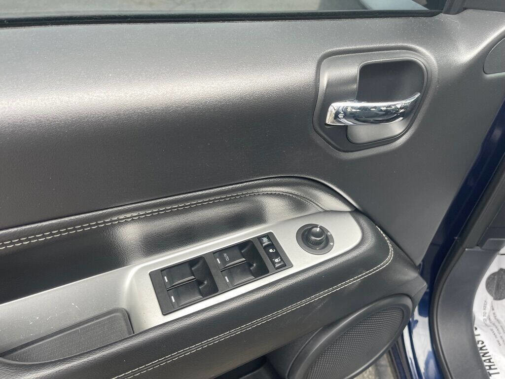 Used 2016 Jeep Compass Latitude image 22