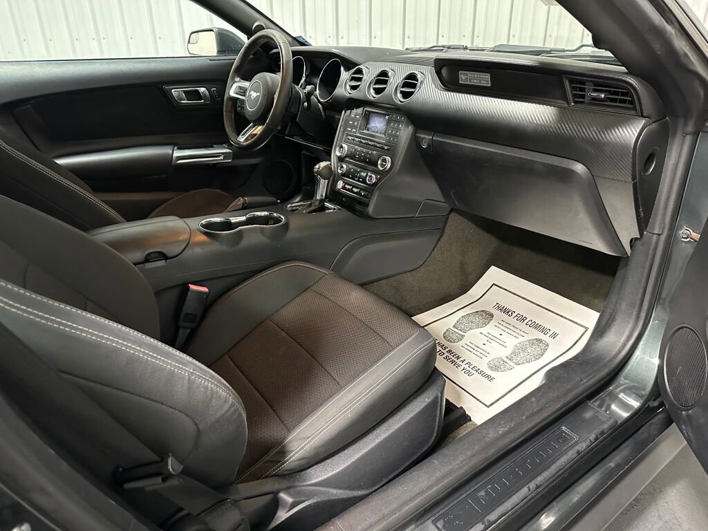 Used 2016 Ford Mustang Convertible image 7