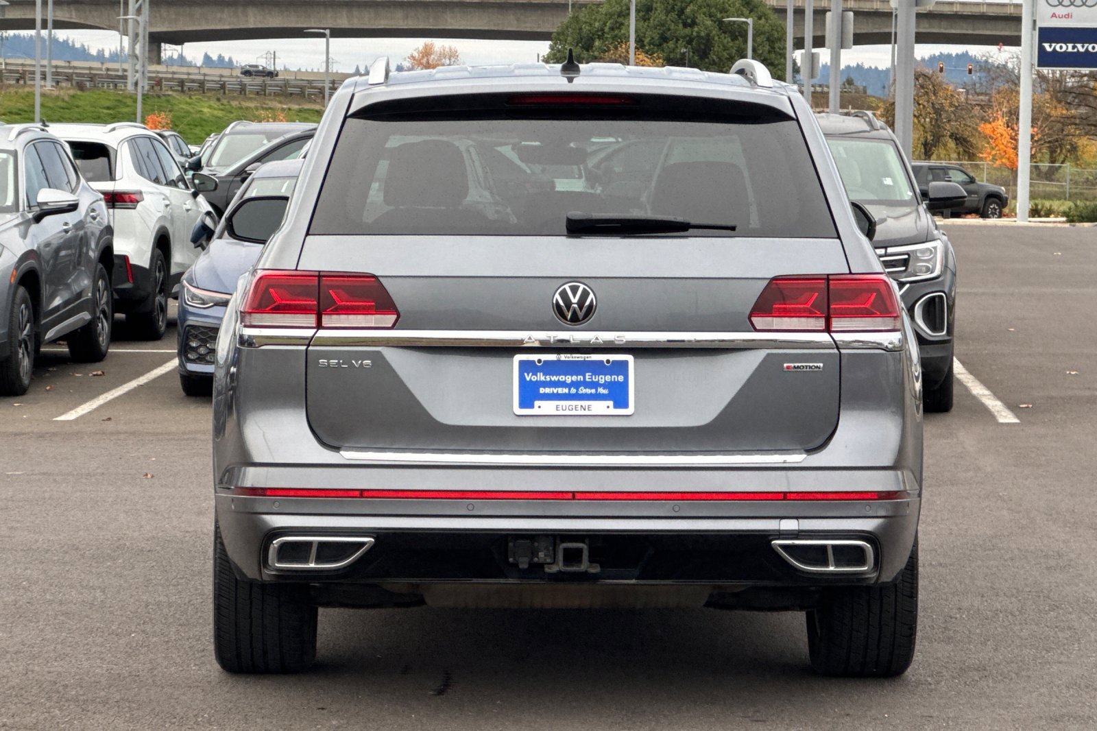 Used 2022 Volkswagen Atlas SEL Premium image 4