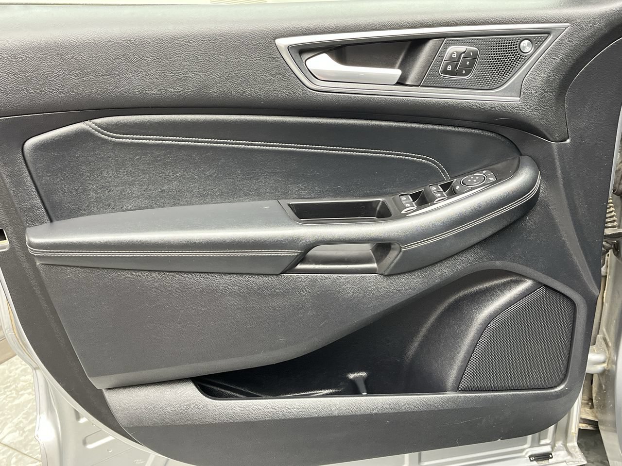 Used 2020 Ford Edge Titanium AWD/4WD image 7