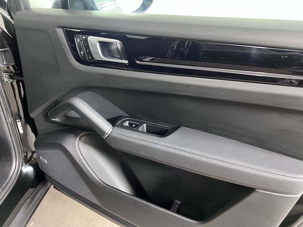 Certified 2023 Porsche Cayenne S AWD/4WD image 17
