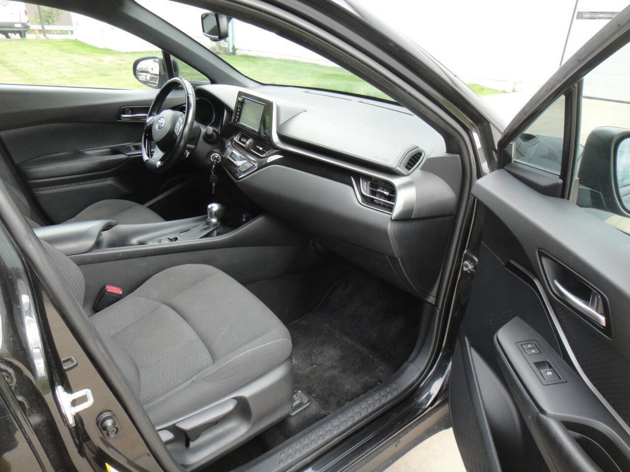 Used 2018 Toyota C-HR XLE image 10
